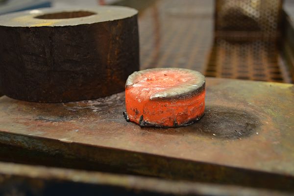 Leistungen: Analyse - Metall härtet aus