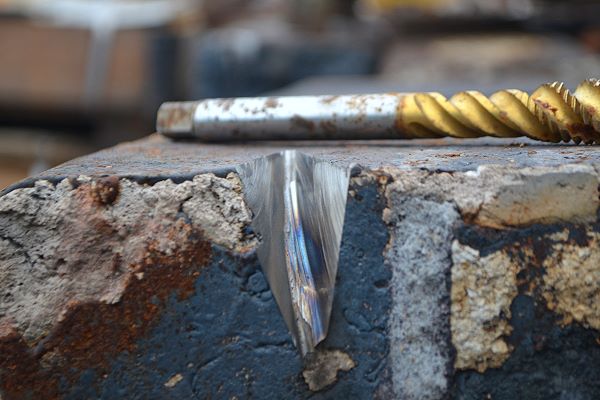 Aufbereitung: Metall aufbohren